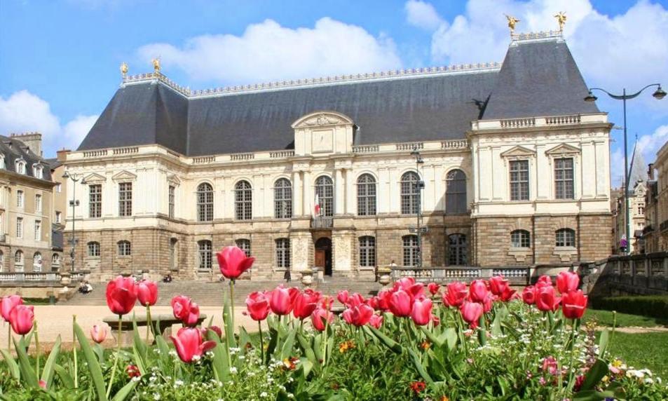 Gite La Maison La Saint-Aubin-d'Aubigne エクステリア 写真
